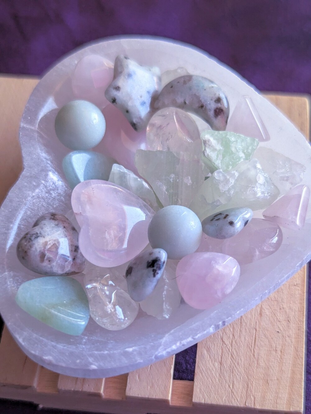 ☮️ Lotus Love Bowl 🩵 Natural Heart chakra 🩷 gemstone confetti mix Decor Gift - Picture 7 of 8